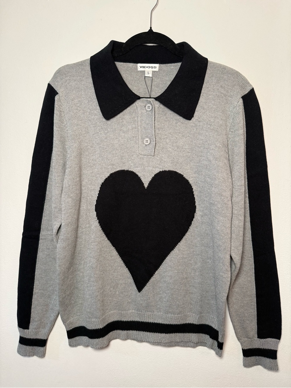 Vigoss Gray Pullover with Black Heart and Polo Collar Size L NWT